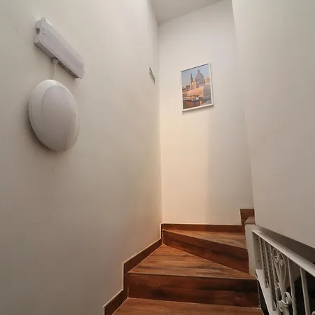 La Corte Trihouse 3 Bedrooms Semesterbostad Żabbar